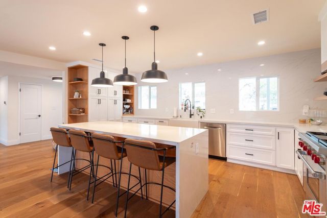 23721 Mariano Street, Woodland Hills (los Angeles), CA 91367