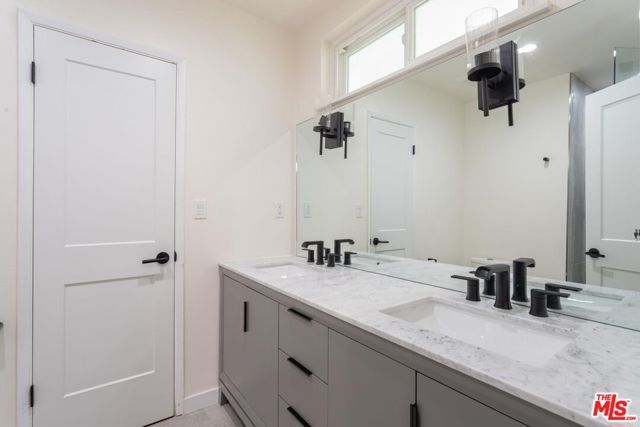 23721 Mariano Street, Woodland Hills (los Angeles), CA 91367