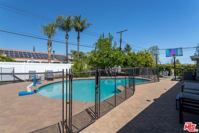 23721 Mariano Street, Woodland Hills (los Angeles), CA 91367