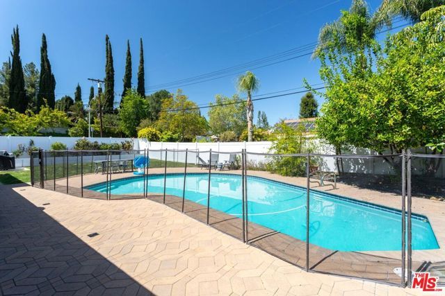 23721 Mariano Street, Woodland Hills (los Angeles), CA 91367