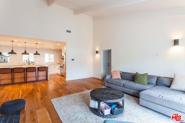 23721 Mariano Street, Woodland Hills (los Angeles), CA 91367