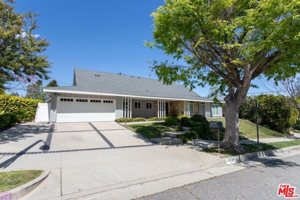 23721 Mariano Street, Woodland Hills (los Angeles), CA 91367