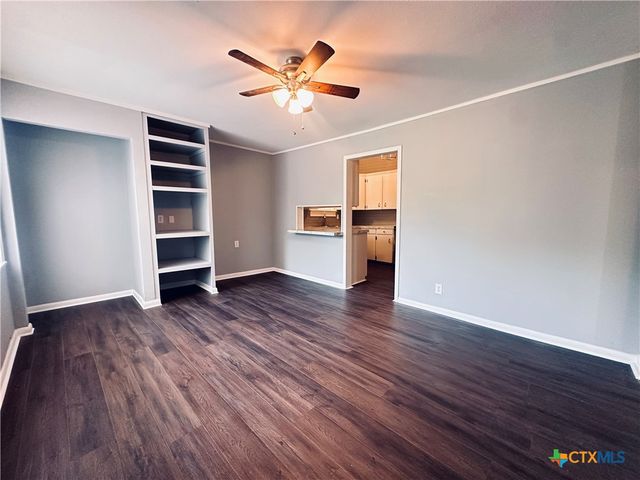 207 Schrimsher Street, Yoakum, TX 77995