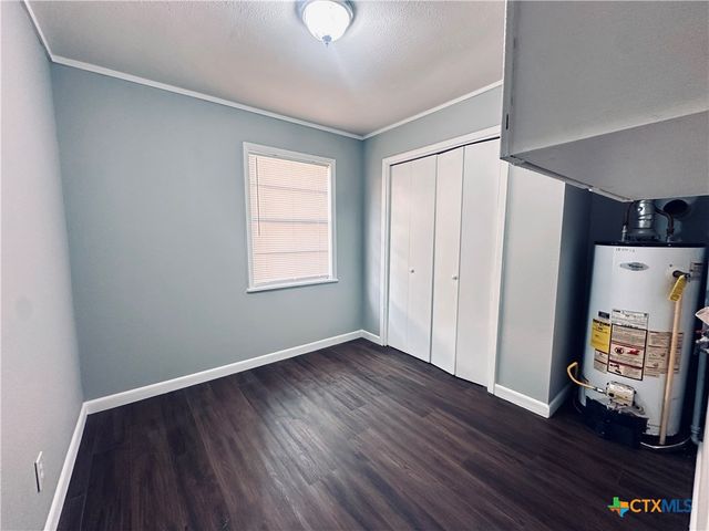 207 Schrimsher Street, Yoakum, TX 77995