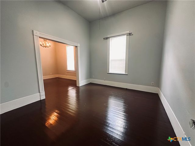207 Schrimsher Street, Yoakum, TX 77995
