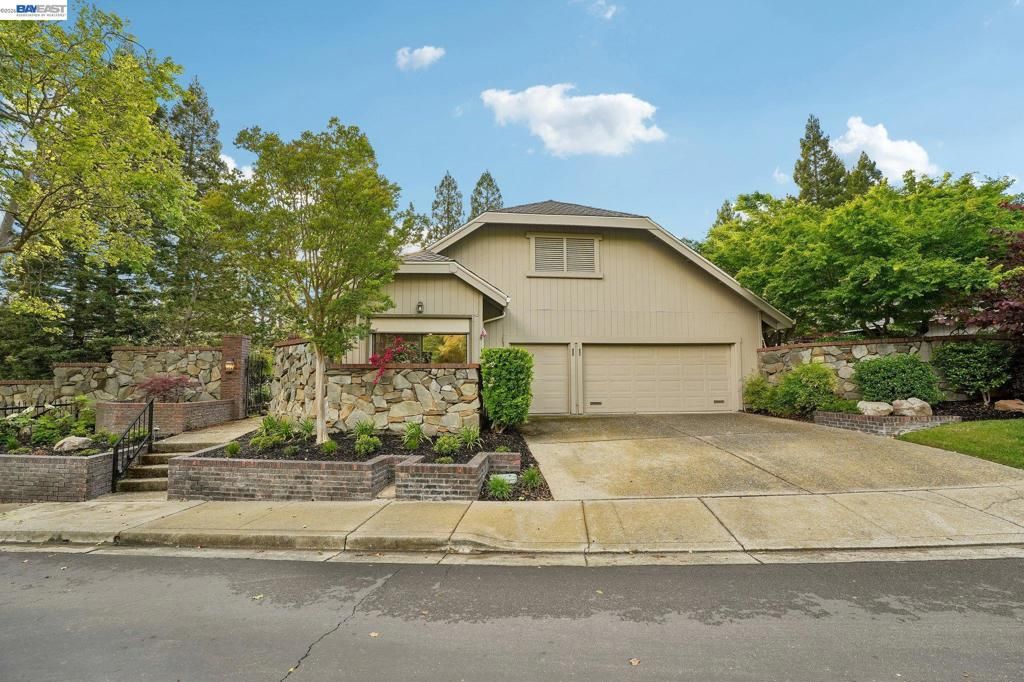 Image 2 of property listing at 11 Tennis Club Drive, Danville, CA 94506