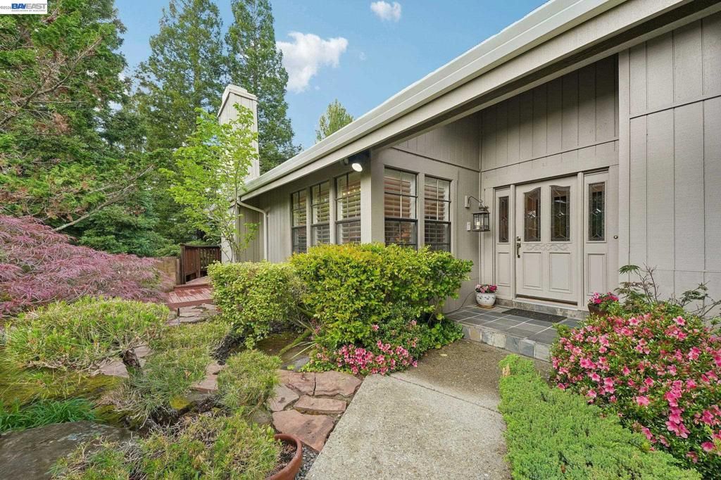 Image 6 of property listing at 11 Tennis Club Drive, Danville, CA 94506