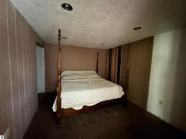 213 N Pine Street, Lake City, MI 49651