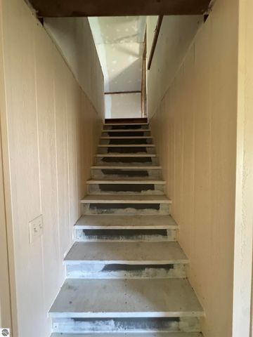 213 N Pine Street, Lake City, MI 49651