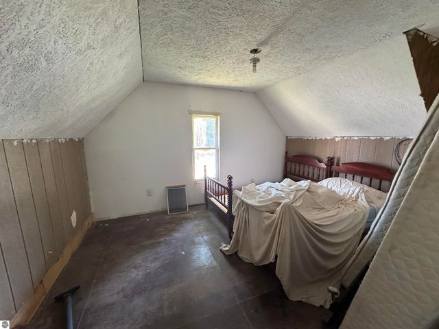 213 N Pine Street, Lake City, MI 49651