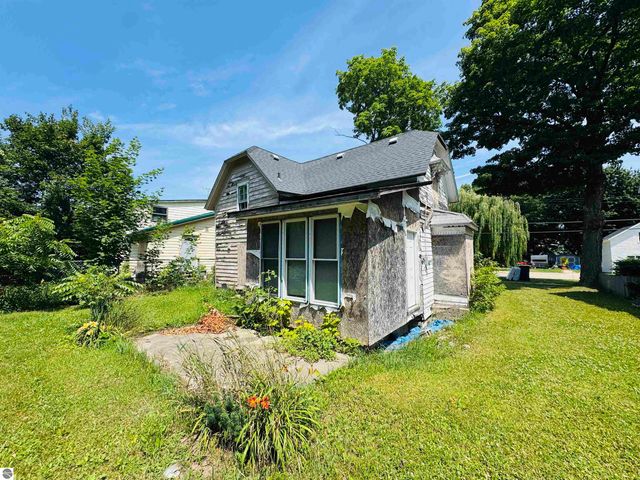 213 N Pine Street, Lake City, MI 49651