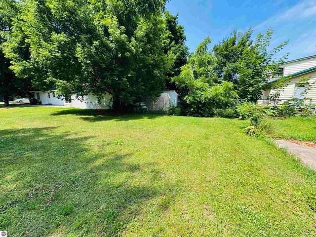 213 N Pine Street, Lake City, MI 49651