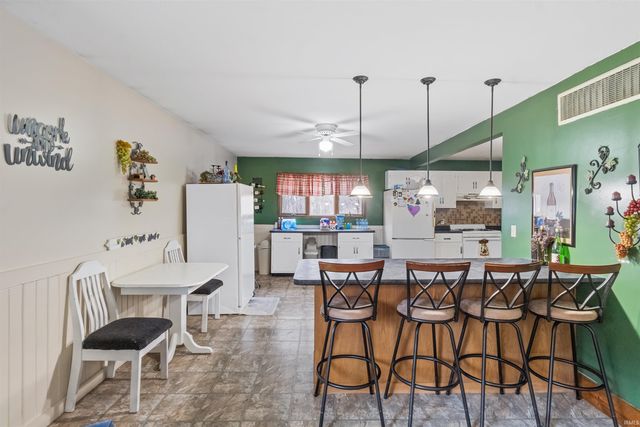 117 Woodruff Road, Wolcottville, IN 46795