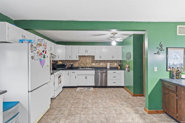 117 Woodruff Road, Wolcottville, IN 46795