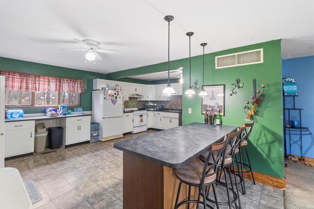 117 Woodruff Road, Wolcottville, IN 46795