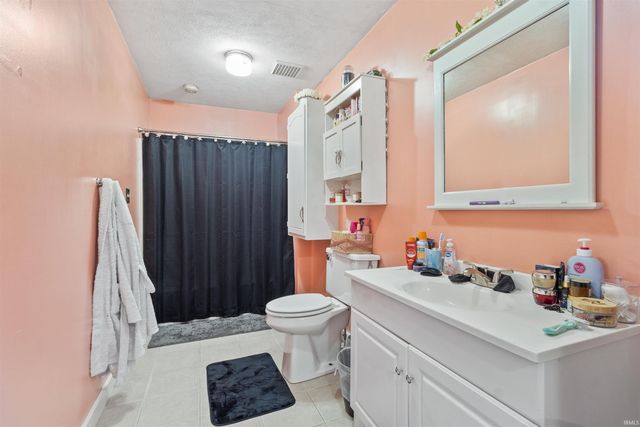 117 Woodruff Road, Wolcottville, IN 46795