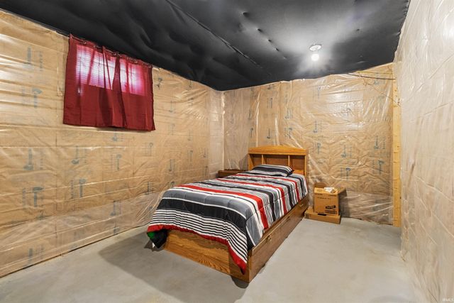 117 Woodruff Road, Wolcottville, IN 46795