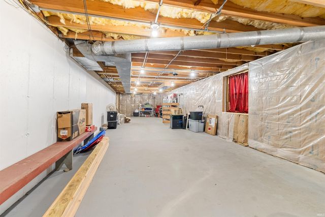 117 Woodruff Road, Wolcottville, IN 46795