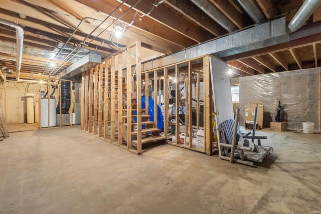 117 Woodruff Road, Wolcottville, IN 46795