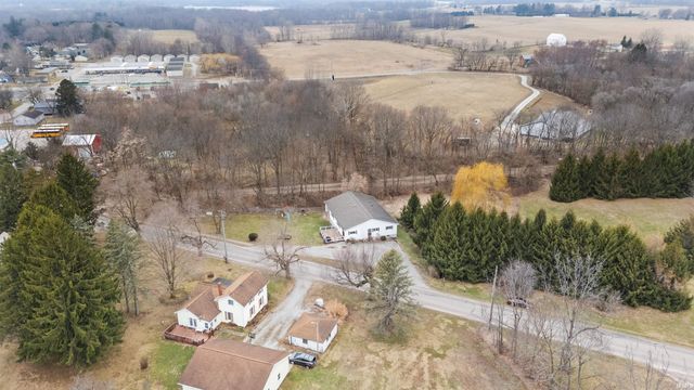 117 Woodruff Road, Wolcottville, IN 46795
