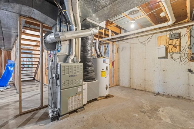 117 Woodruff Road, Wolcottville, IN 46795