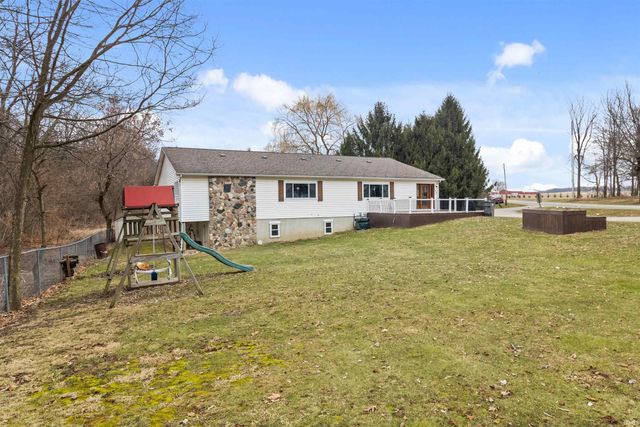 117 Woodruff Road, Wolcottville, IN 46795