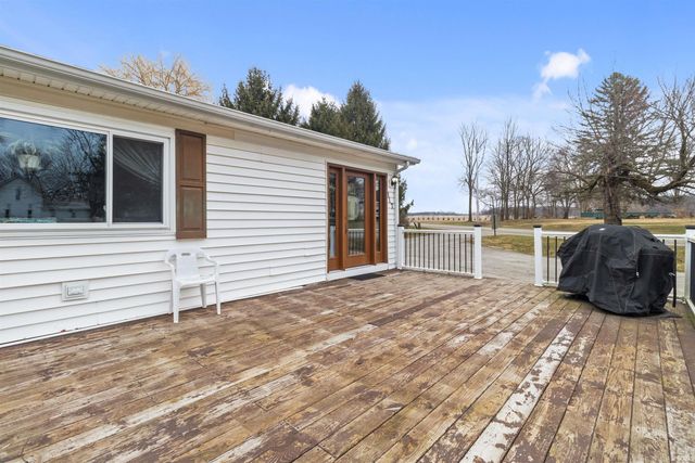 117 Woodruff Road, Wolcottville, IN 46795