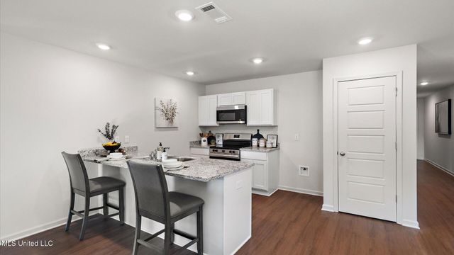 5014 Fox Glen Drive, Jackson, MS 39212