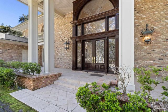 721 W Miracle Strip Pkwy, Mary Esther, FL 32569