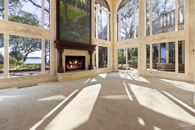 721 W Miracle Strip Pkwy, Mary Esther, FL 32569