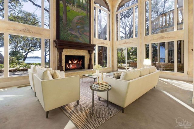 721 W Miracle Strip Pkwy, Mary Esther, FL 32569