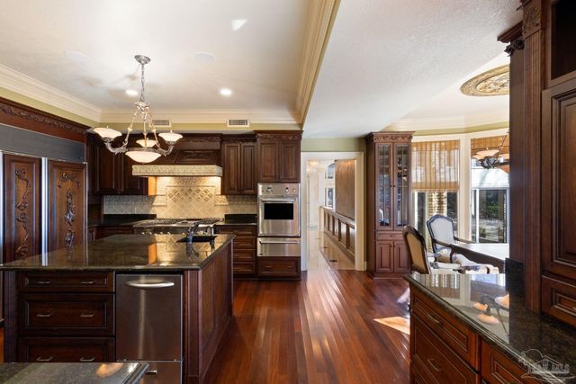 721 W Miracle Strip Pkwy, Mary Esther, FL 32569