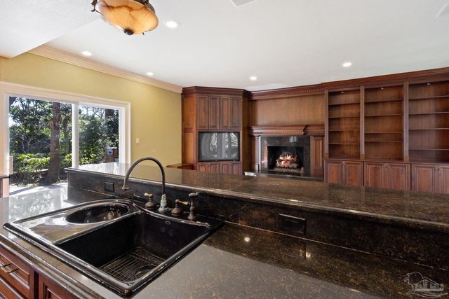 721 W Miracle Strip Pkwy, Mary Esther, FL 32569