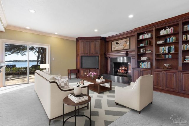 721 W Miracle Strip Pkwy, Mary Esther, FL 32569