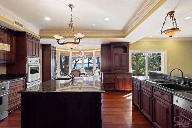 721 W Miracle Strip Pkwy, Mary Esther, FL 32569