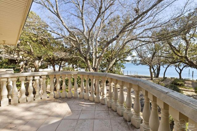 721 W Miracle Strip Pkwy, Mary Esther, FL 32569