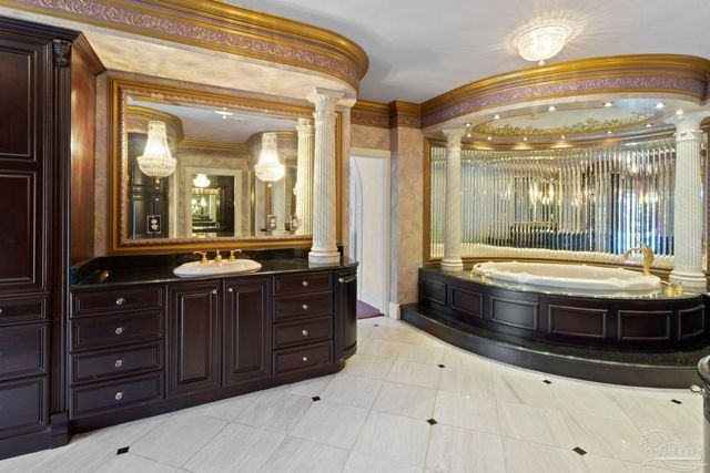 721 W Miracle Strip Pkwy, Mary Esther, FL 32569