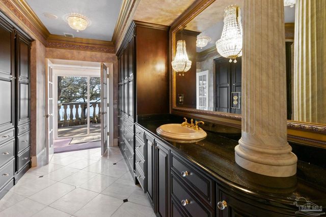 721 W Miracle Strip Pkwy, Mary Esther, FL 32569