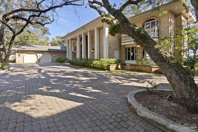 721 W Miracle Strip Pkwy, Mary Esther, FL 32569