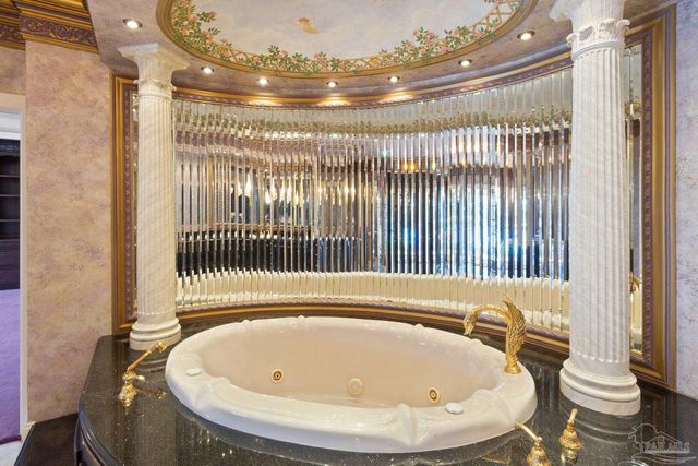 721 W Miracle Strip Pkwy, Mary Esther, FL 32569