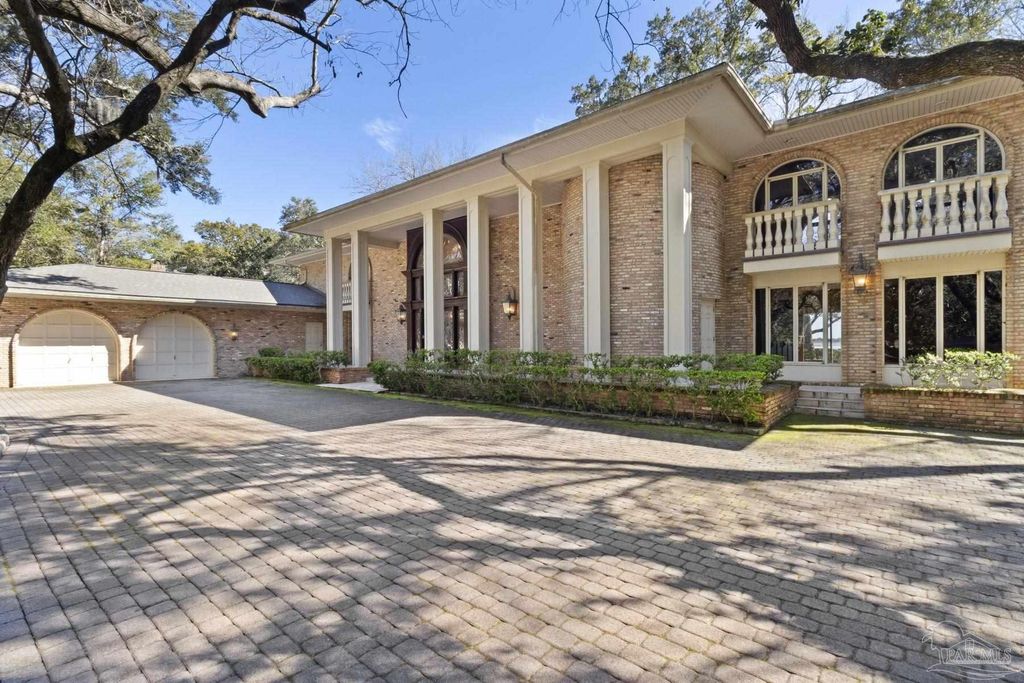 721 W Miracle Strip Pkwy, Mary Esther, FL 32569