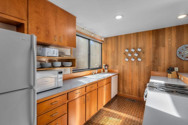 13668 Owls Clover RH 3, Black Butte Ranch, OR 97759