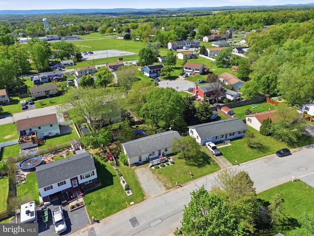 34 BONNIEFIELD CIR, Gettysburg, PA 17325