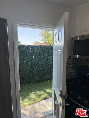 6813 Haywood Street, Tujunga (los Angeles), CA 91042