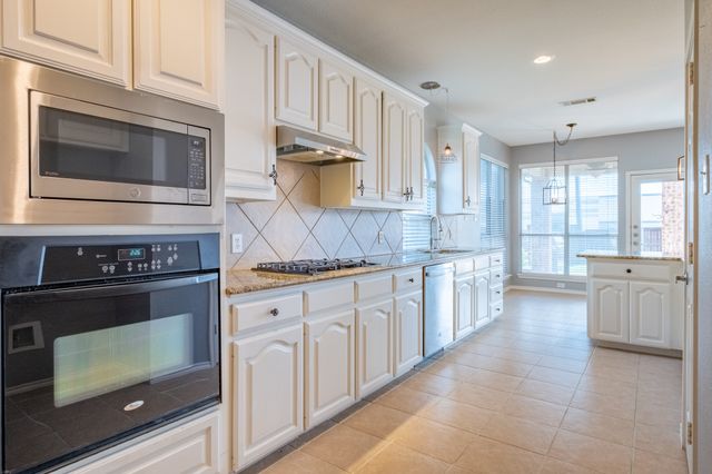10137 Red Bluff Drive, Fort Worth, TX 76177