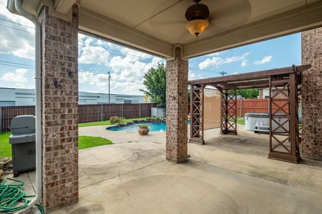 10137 Red Bluff Drive, Fort Worth, TX 76177