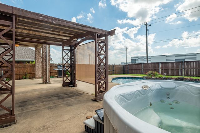 10137 Red Bluff Drive, Fort Worth, TX 76177