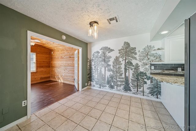 1120 Cottonwood Court, Pryor, OK 74361