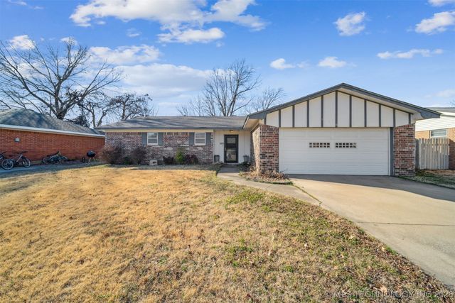 1120 Cottonwood Court, Pryor, OK 74361