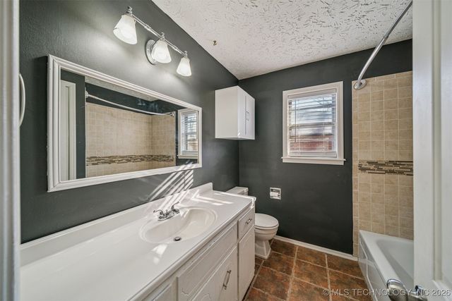 1120 Cottonwood Court, Pryor, OK 74361